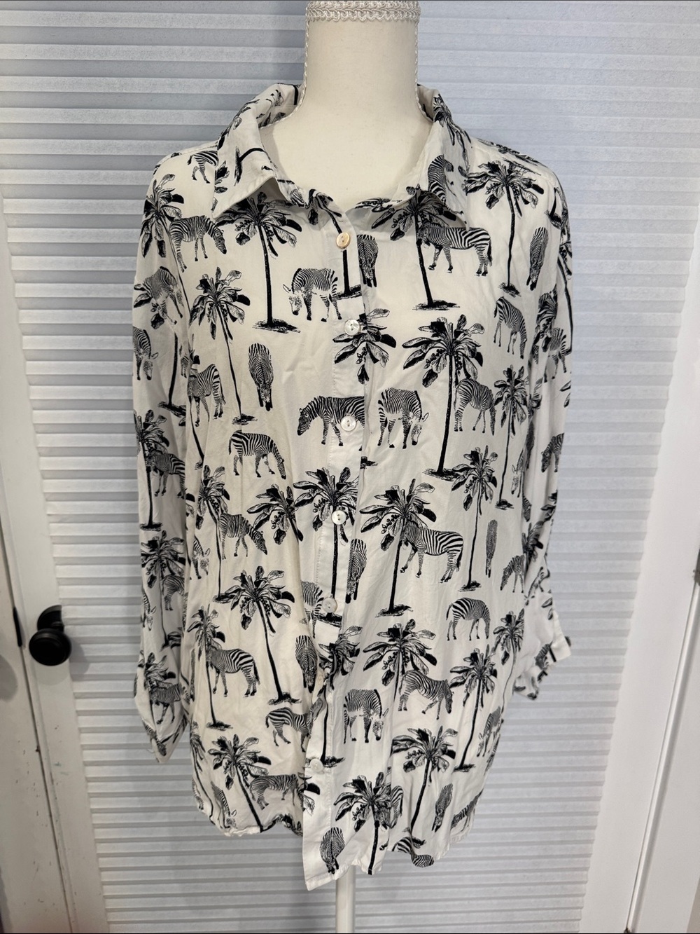 Jane and Delancey White Button-Up with Black Zebra Print *tag removed* 0932